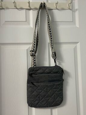 Travelon Quilted 5 Point Anti-Theft Crossbody Bag in Gray with Patterned Strap